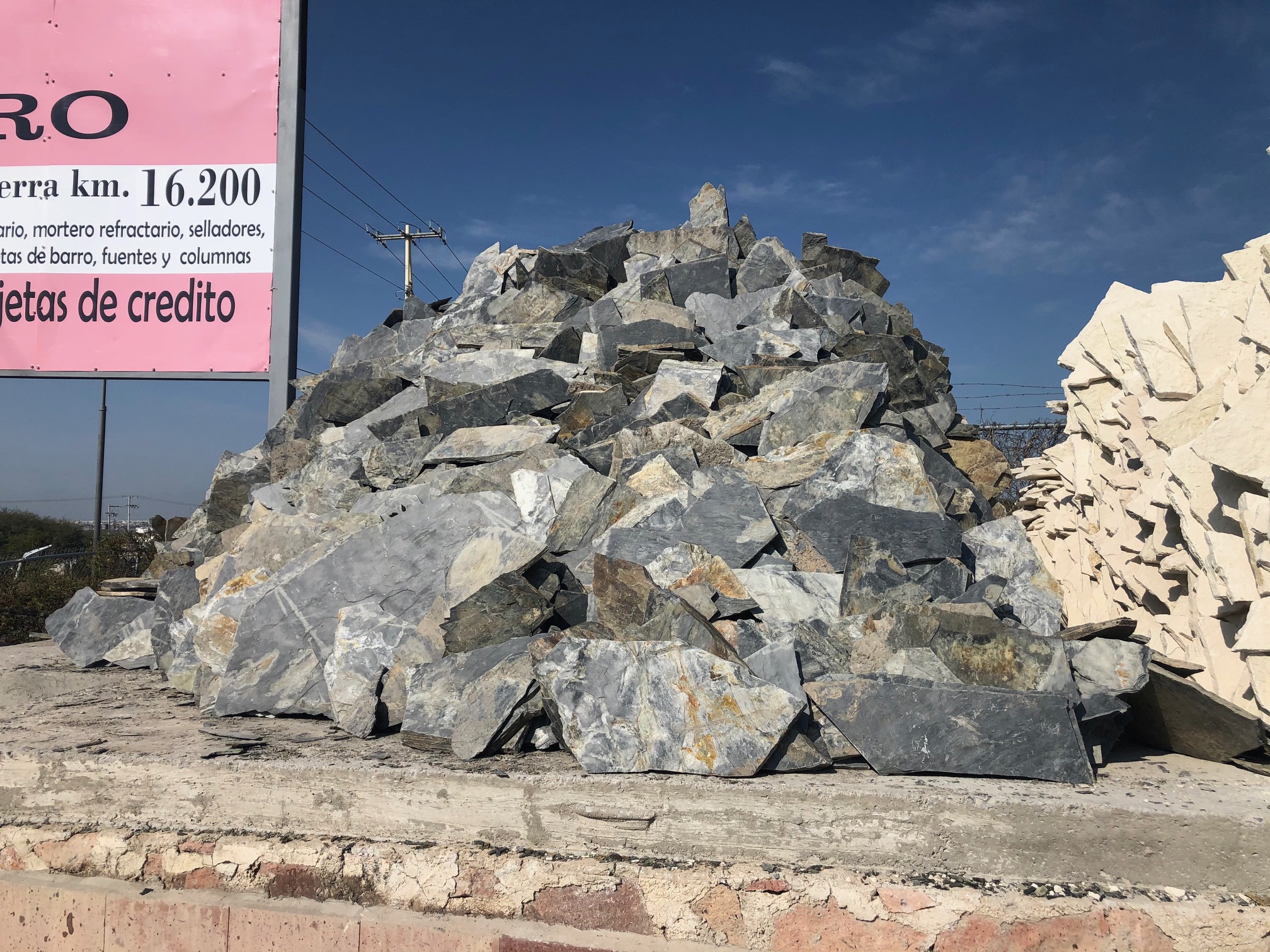 Laja irregular negra manchado